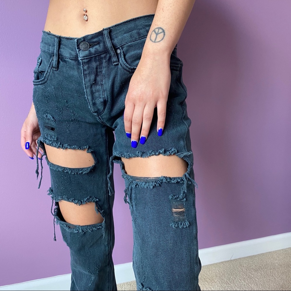 🖤 NWOT distressed cropped boyfriend jeans size 23